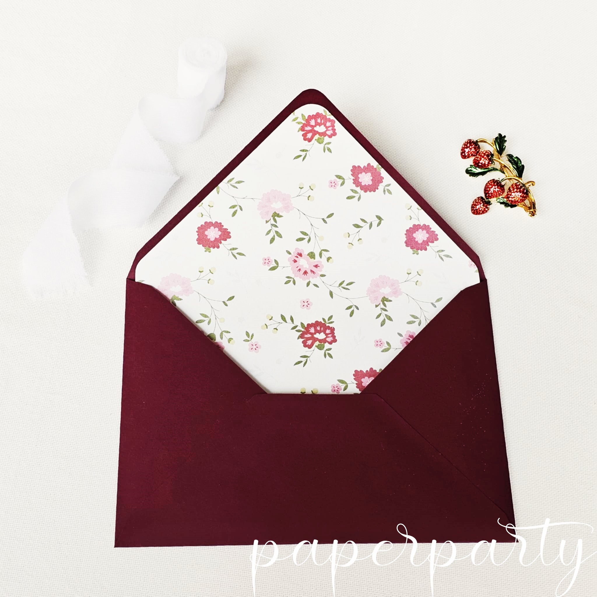 plic i8 burgundy cu interior plic flori romantice